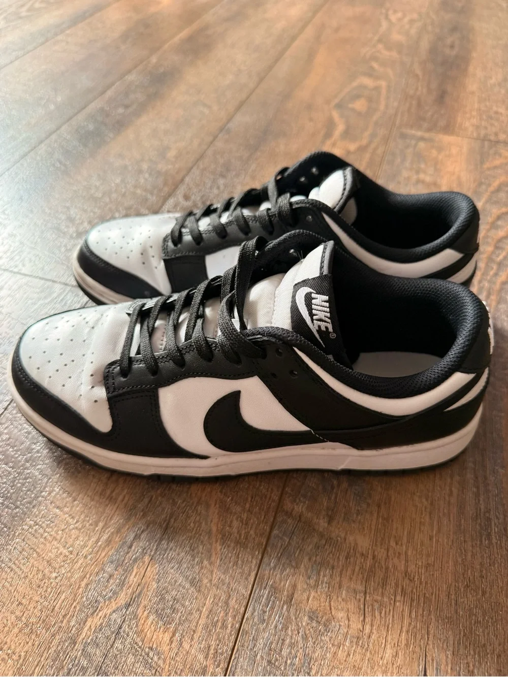 Nike Black/White Low Top Sneakers